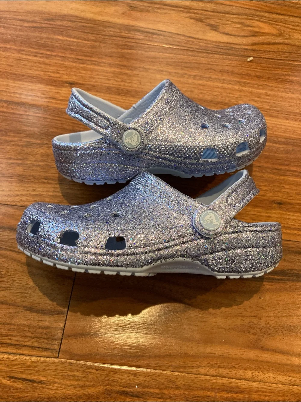 Crocs youth girls SZ J1 sparkly purple clogs with backstrap.